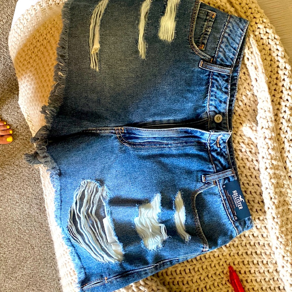 Hollister distressed short